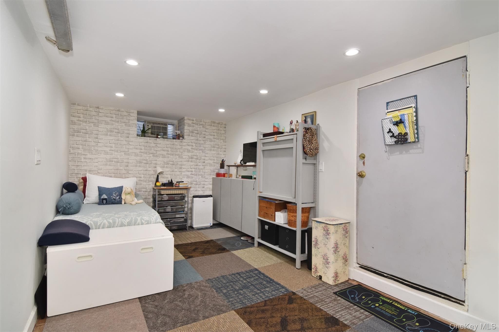 319 N Macquesten Parkway thumbnail 21