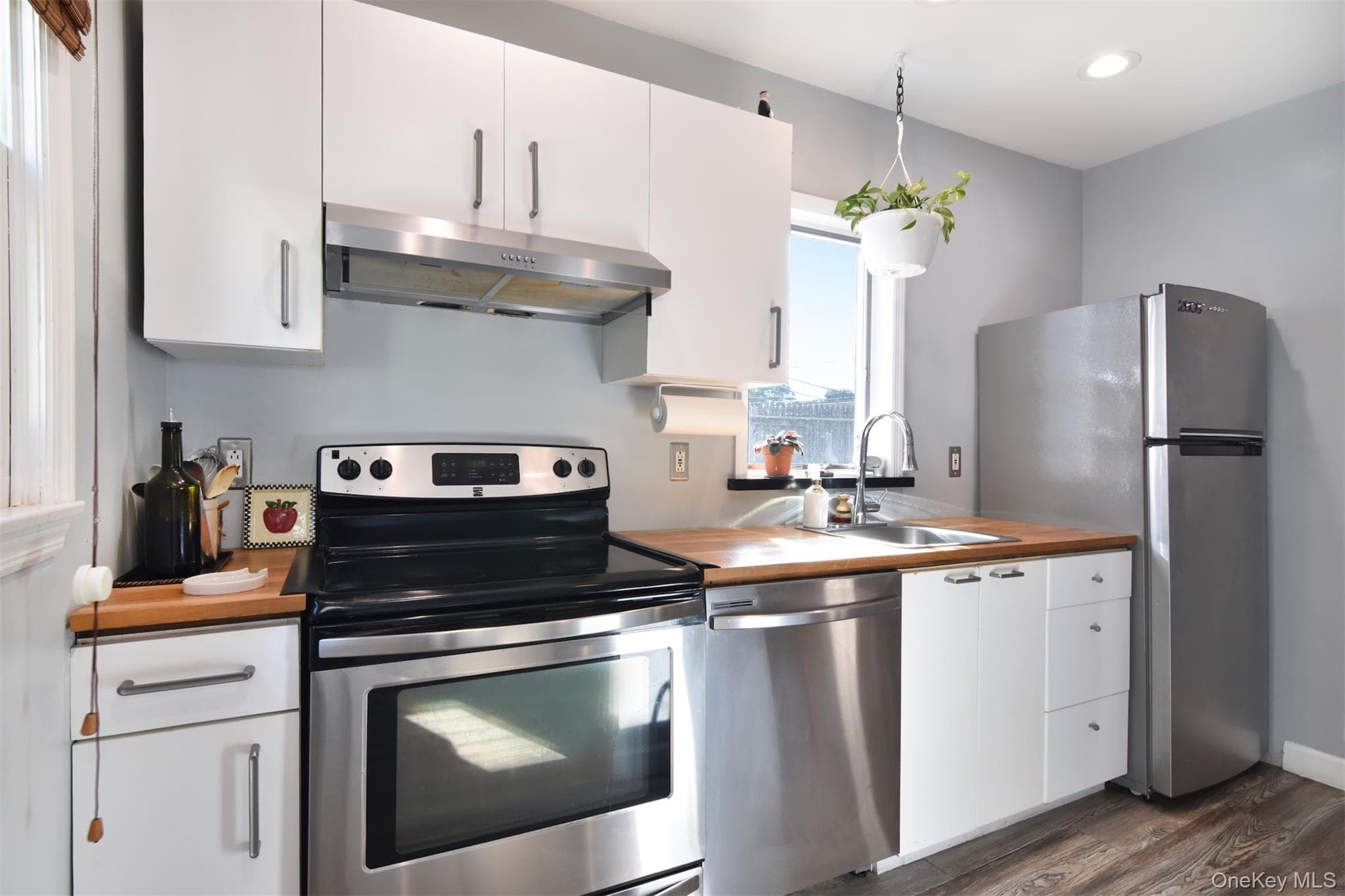 319 N Macquesten Parkway thumbnail 12