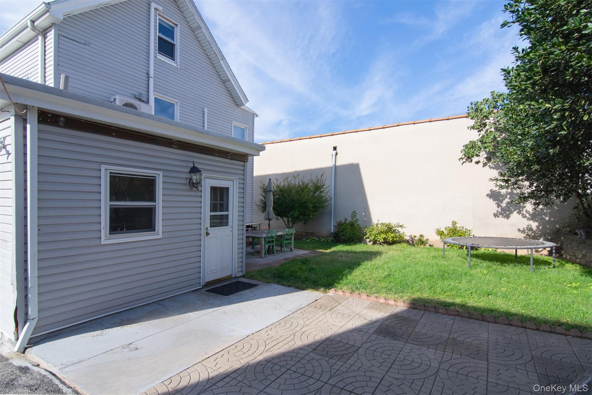 319 N Macquesten Parkway thumbnail 25