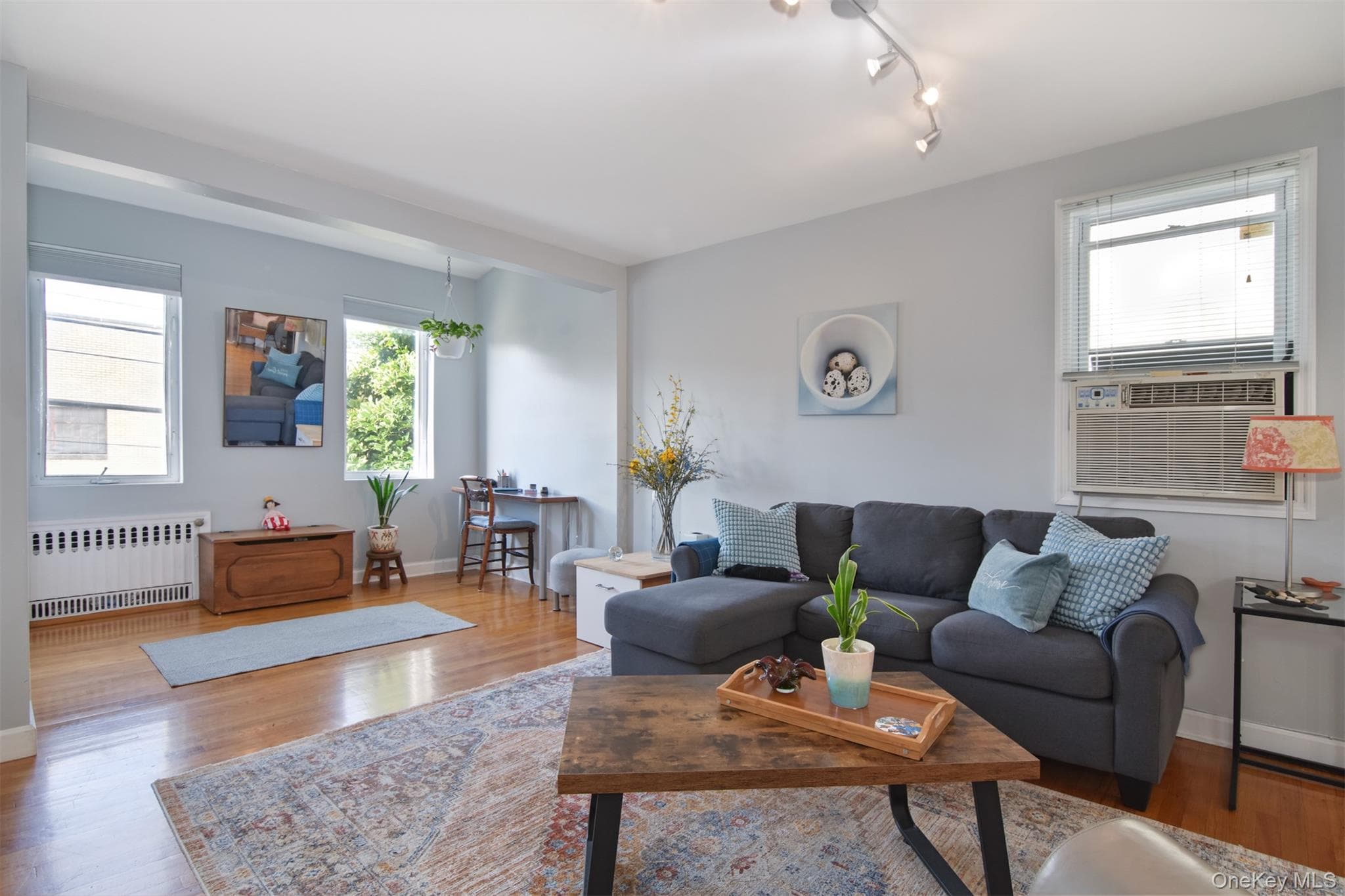 319 N Macquesten Parkway thumbnail 3