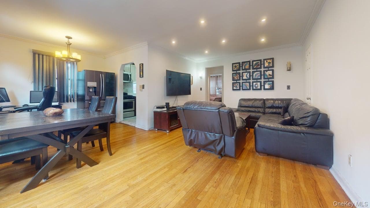 150-28 Jewel Avenue Unit: 1 thumbnail 3