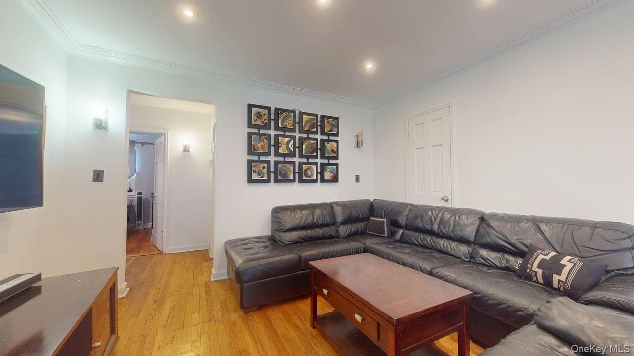 150-28 Jewel Avenue Unit: 1 thumbnail 4