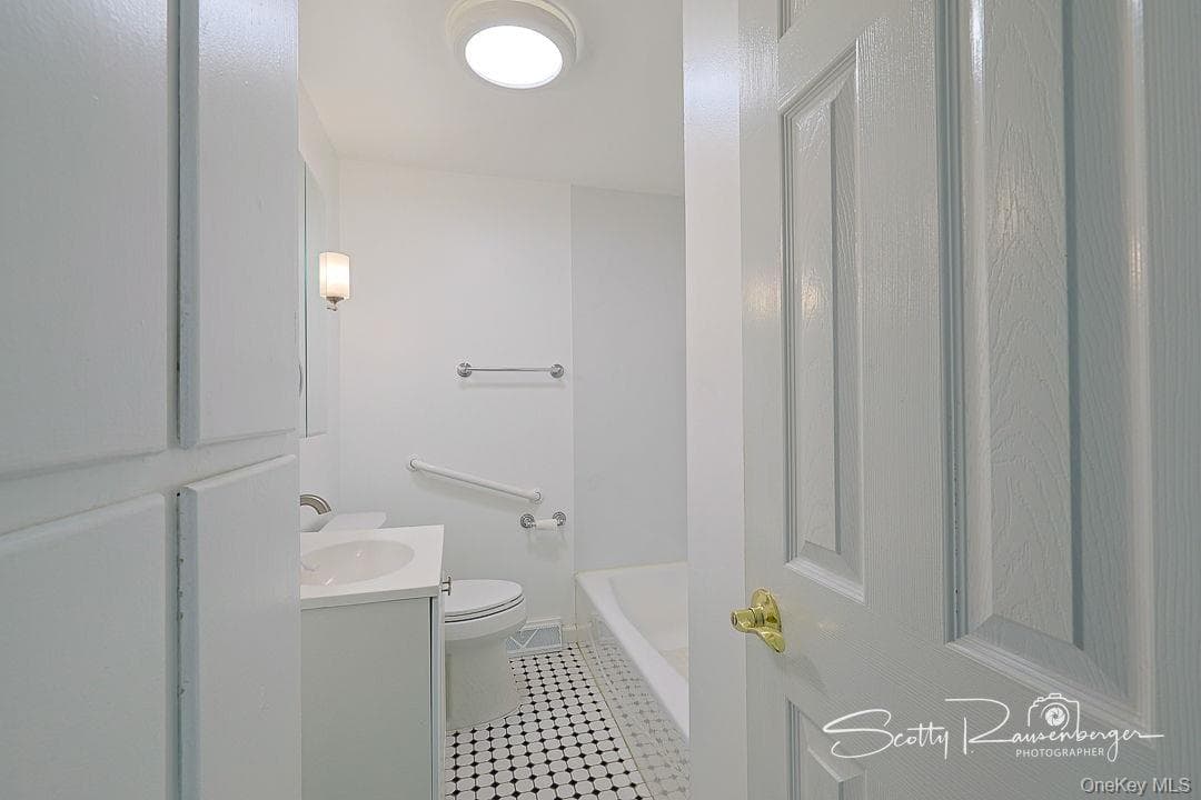 814 N Hillside Road thumbnail 8