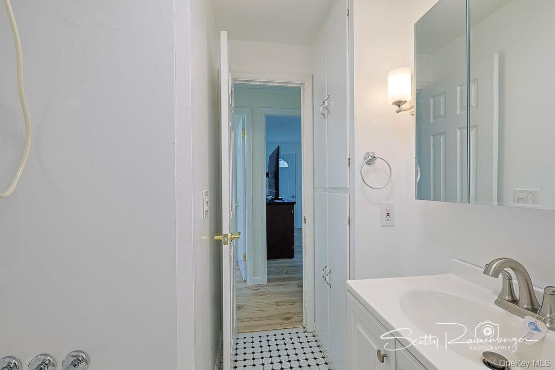 814 N Hillside Road thumbnail 9