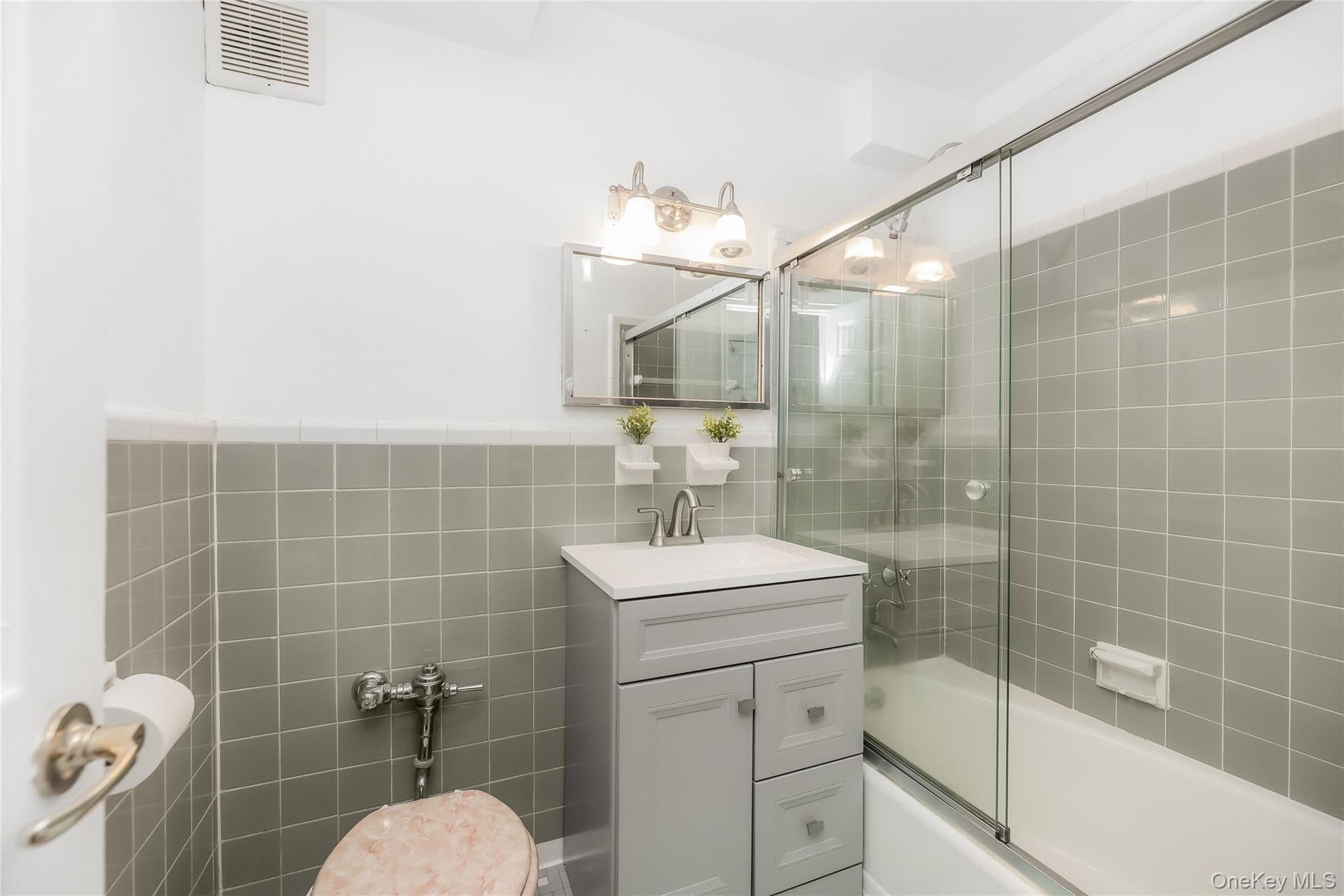 2835 Webb AVE Unit: 7E thumbnail 14