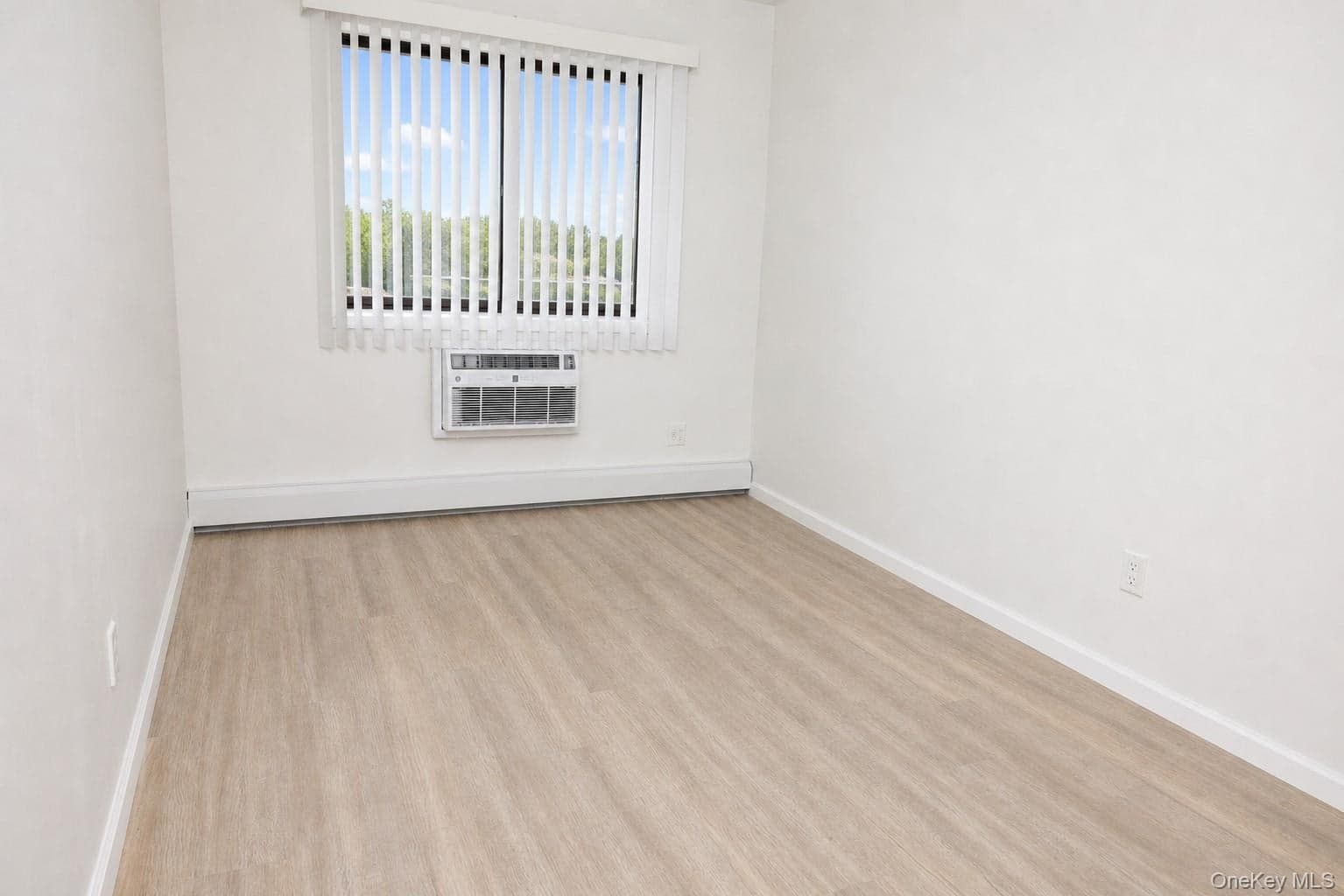 14434 37th Avenue Unit: 402 thumbnail 11