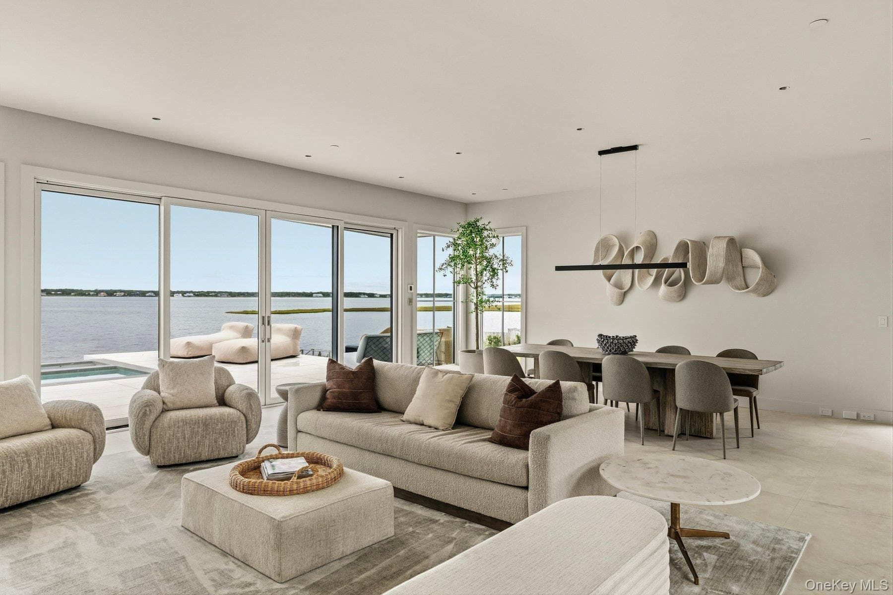 498 Dune Road thumbnail 17