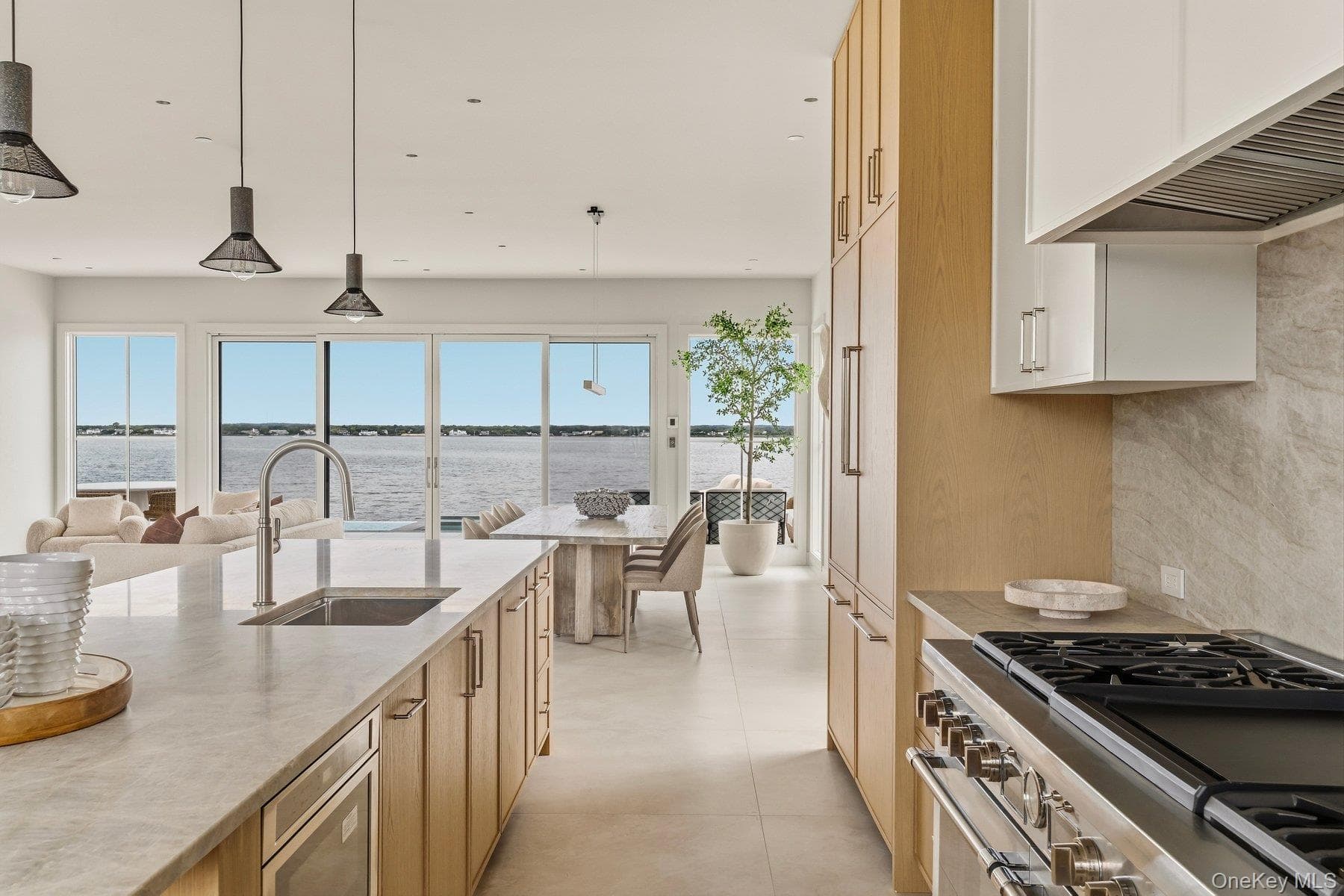 498 Dune Road thumbnail 12