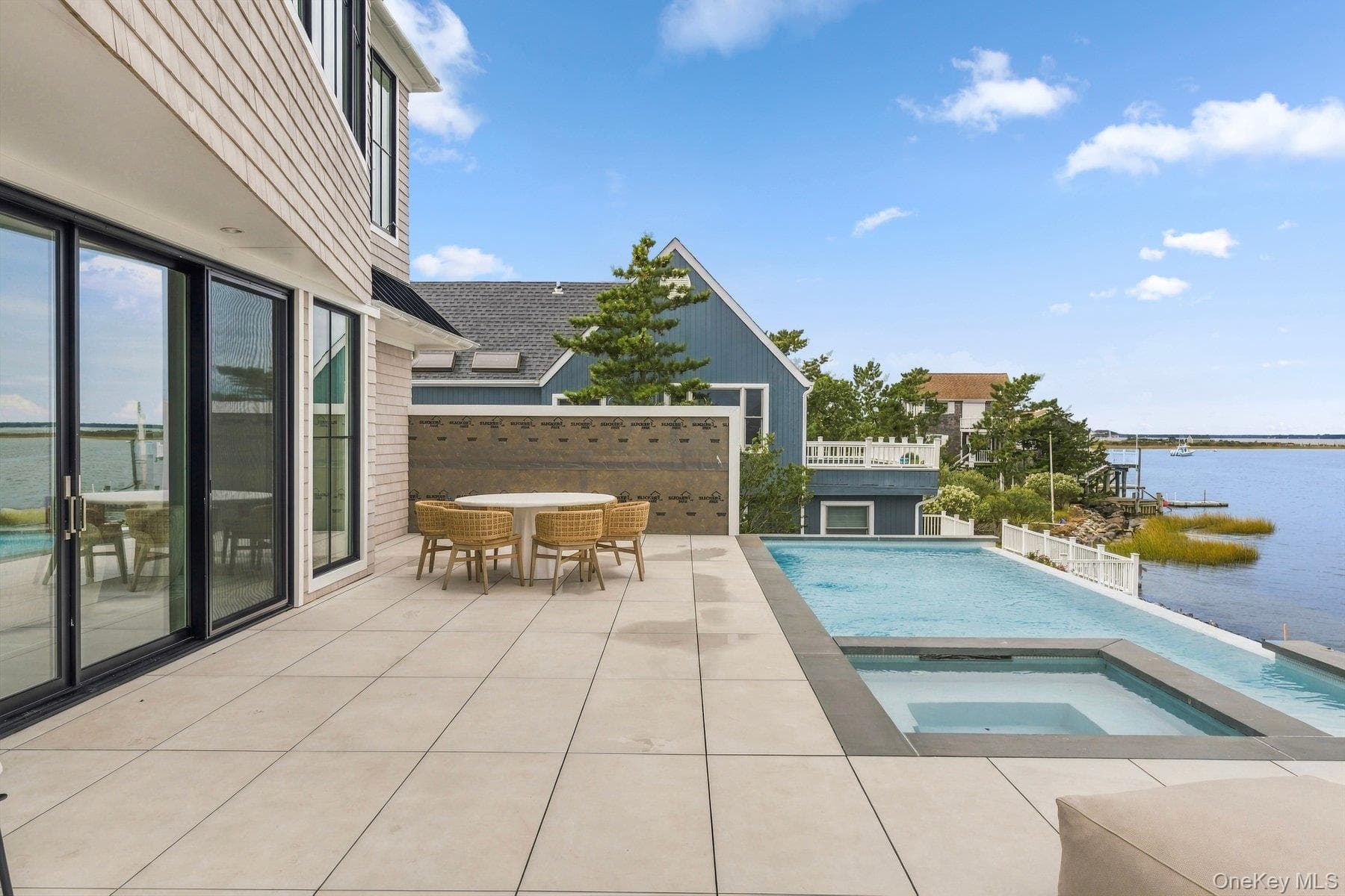 498 Dune Road thumbnail 36