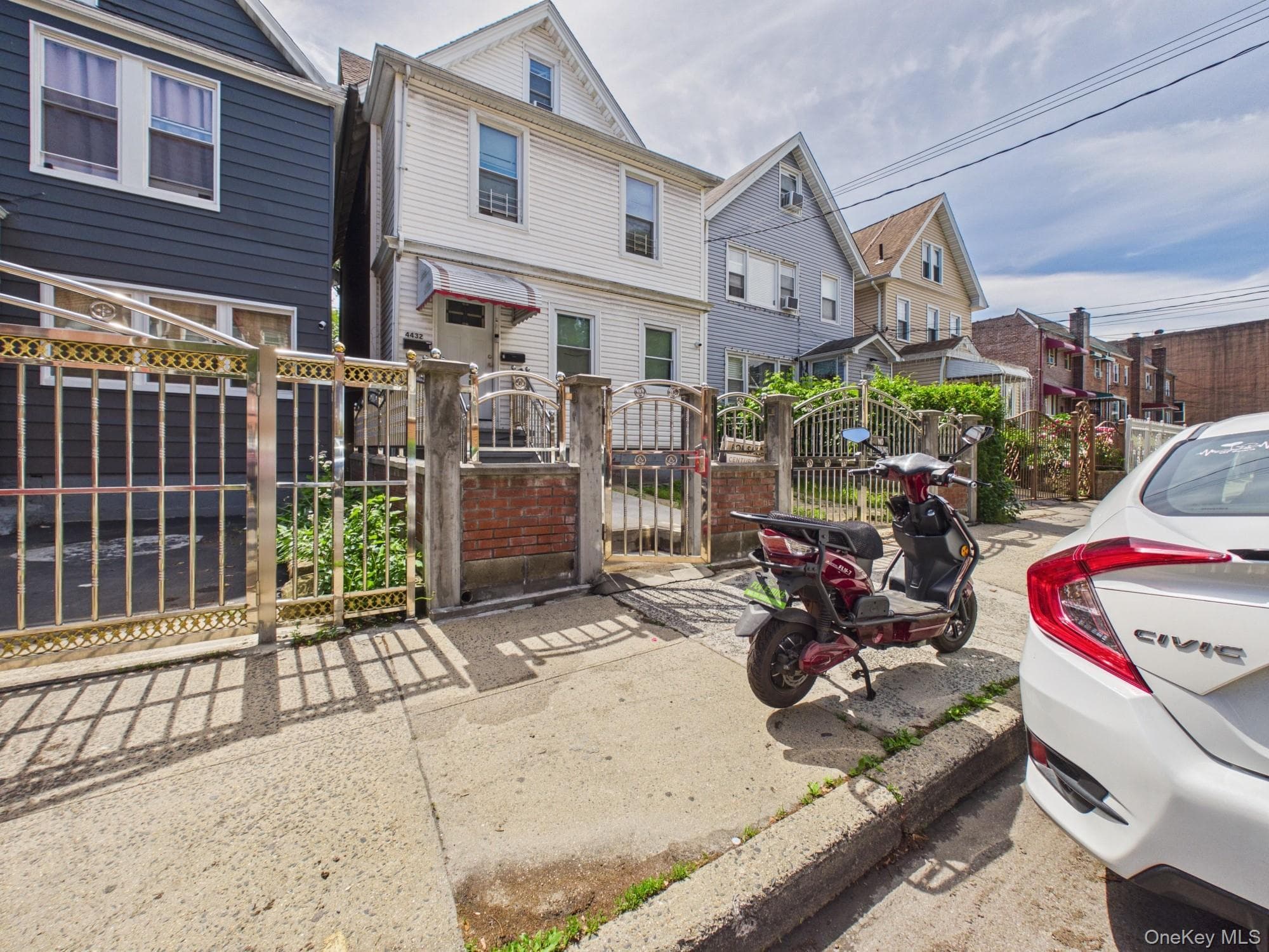 4432 Carpenter Avenue thumbnail 2