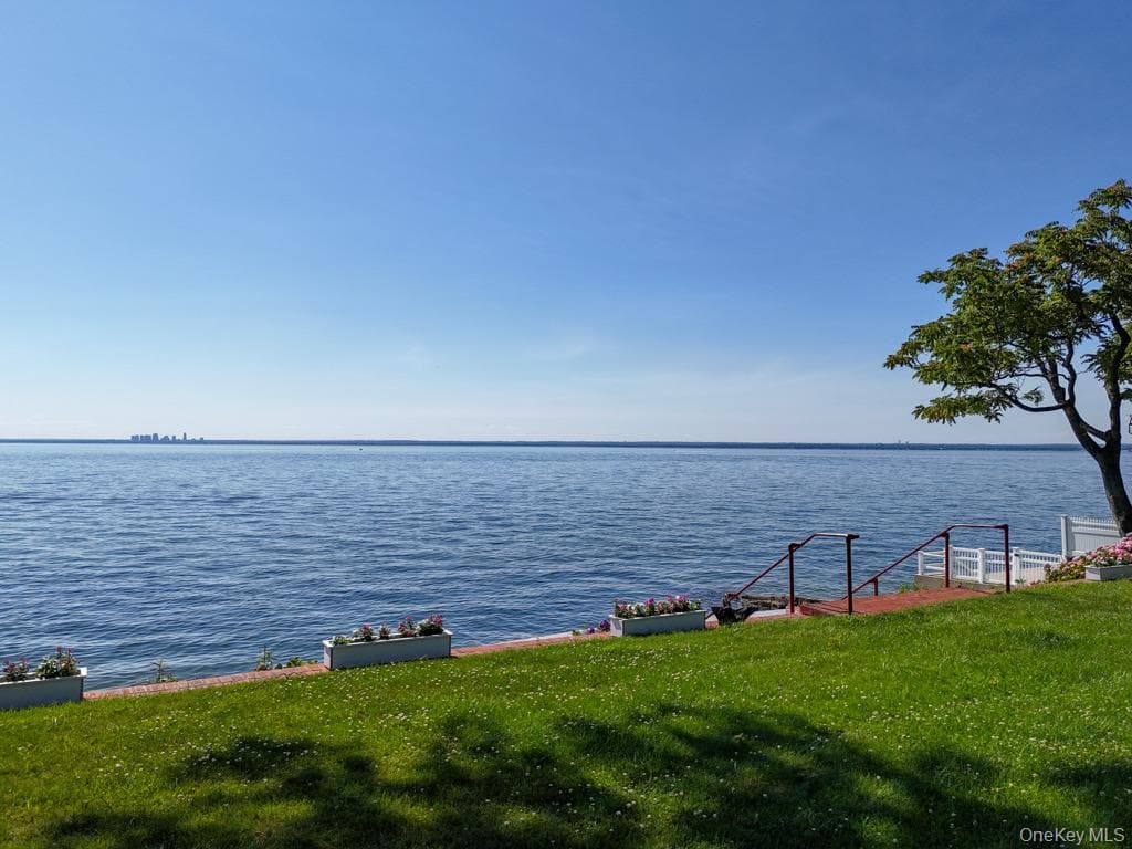 32 Westland Drive photo 1