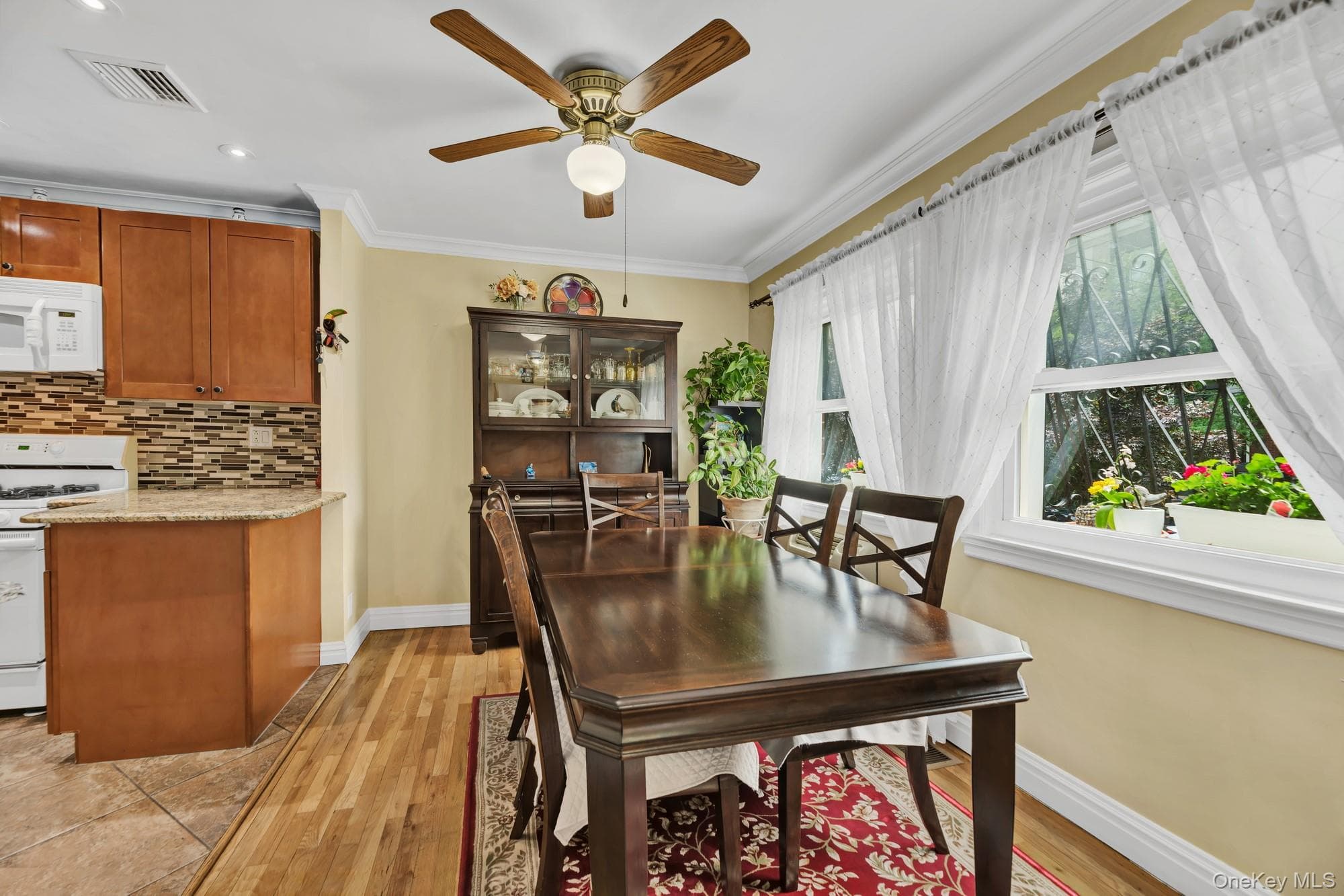 2137 Clinton Avenue thumbnail 6