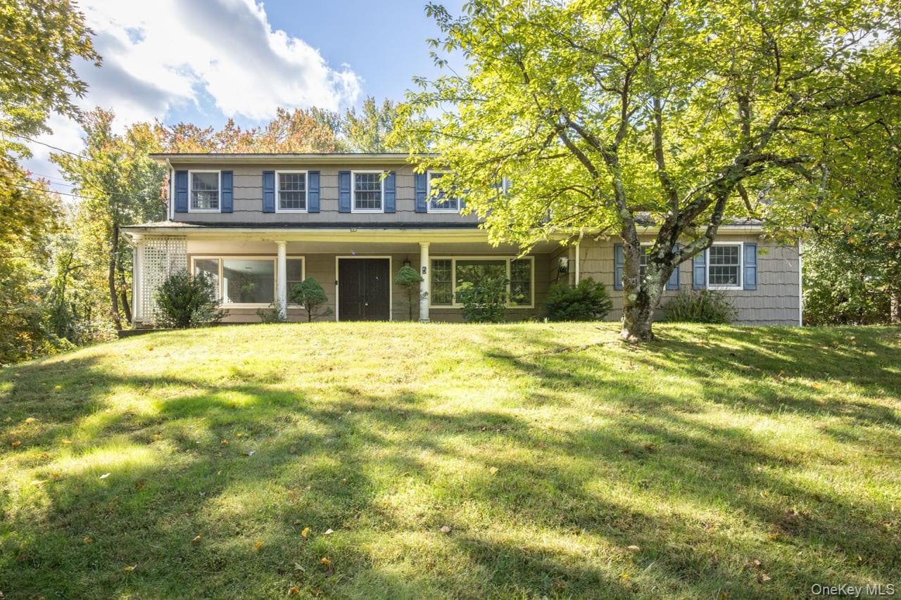 5 Astri Court, Suffern