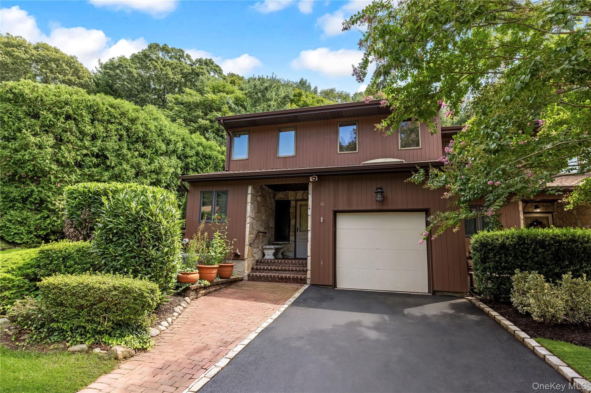 16 North Road, Northport