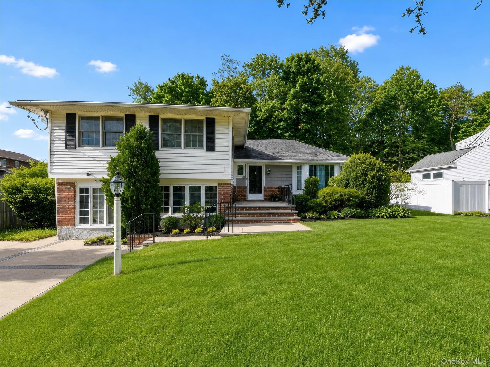 74 Cornell Drive photo 1