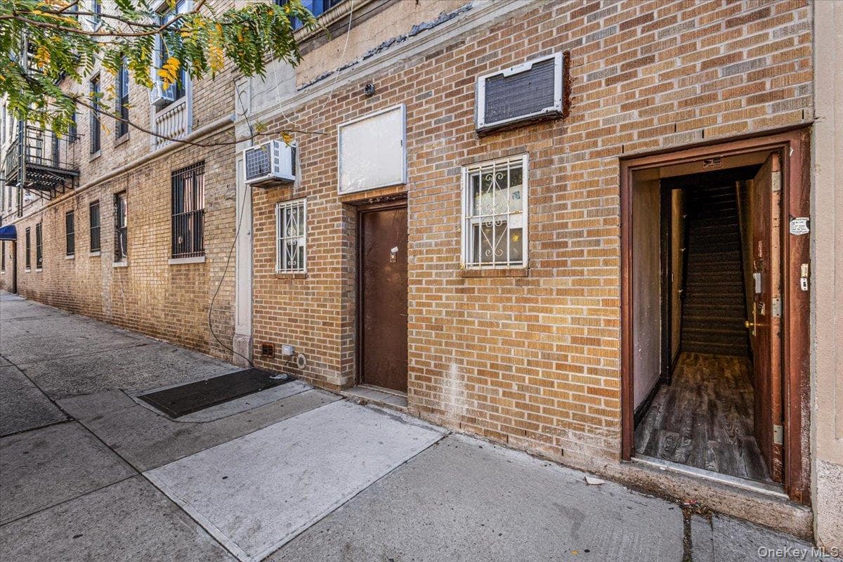 305 Rogers Avenue Unit: 1 thumbnail 2