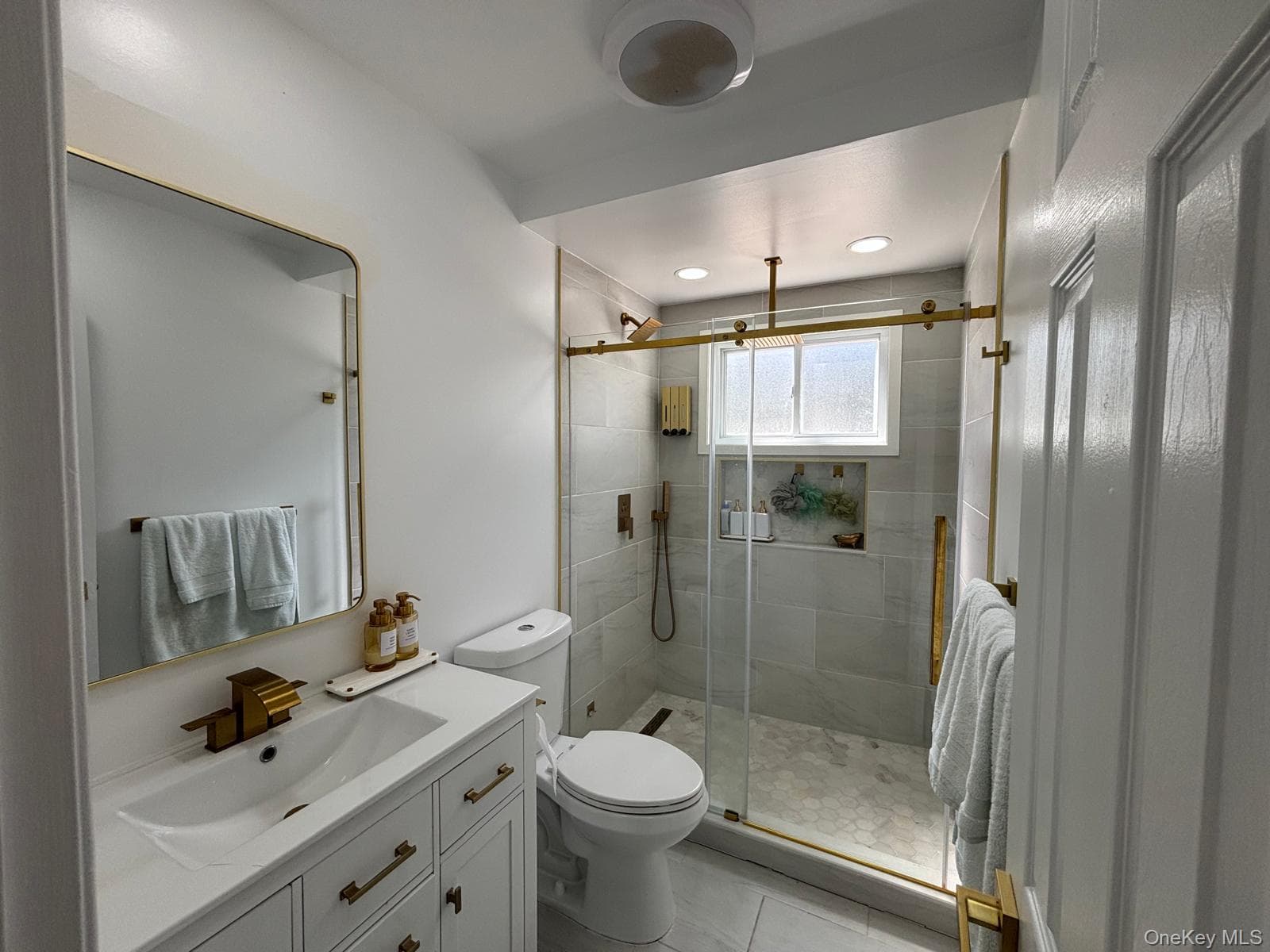 93 Peters Avenue thumbnail 16