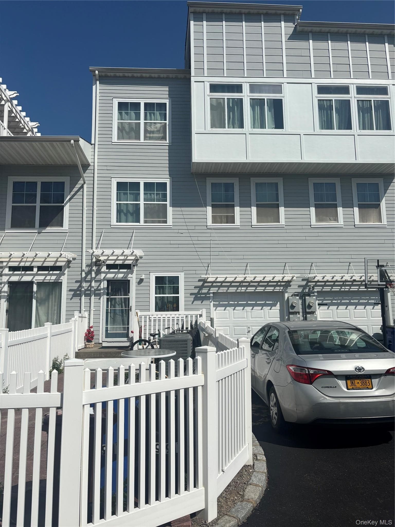 165 Commodore Circle thumbnail 4