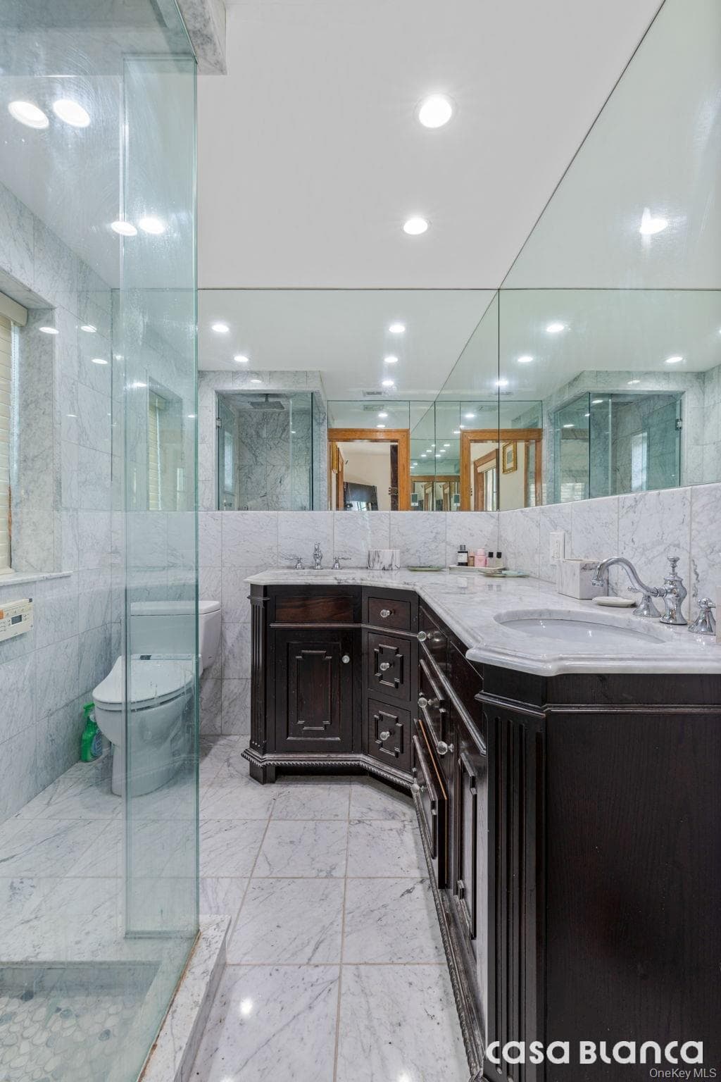 10511 Ditmars Boulevard thumbnail 20