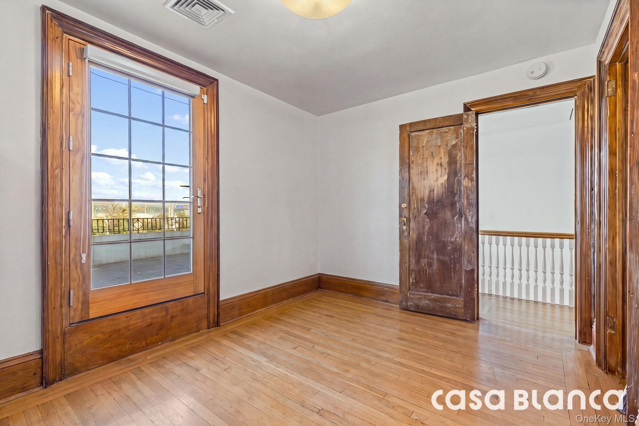 10511 Ditmars Boulevard thumbnail 18