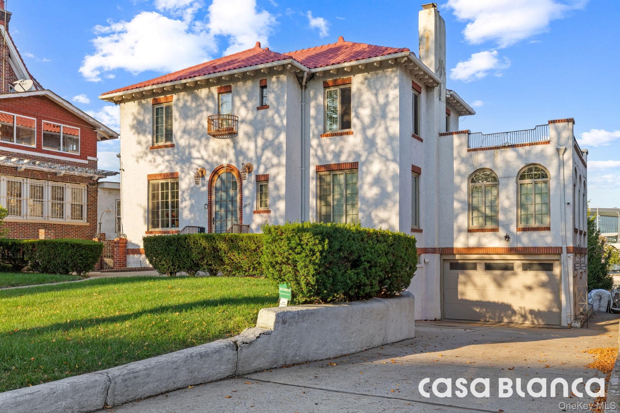 10511 Ditmars Boulevard photo 1