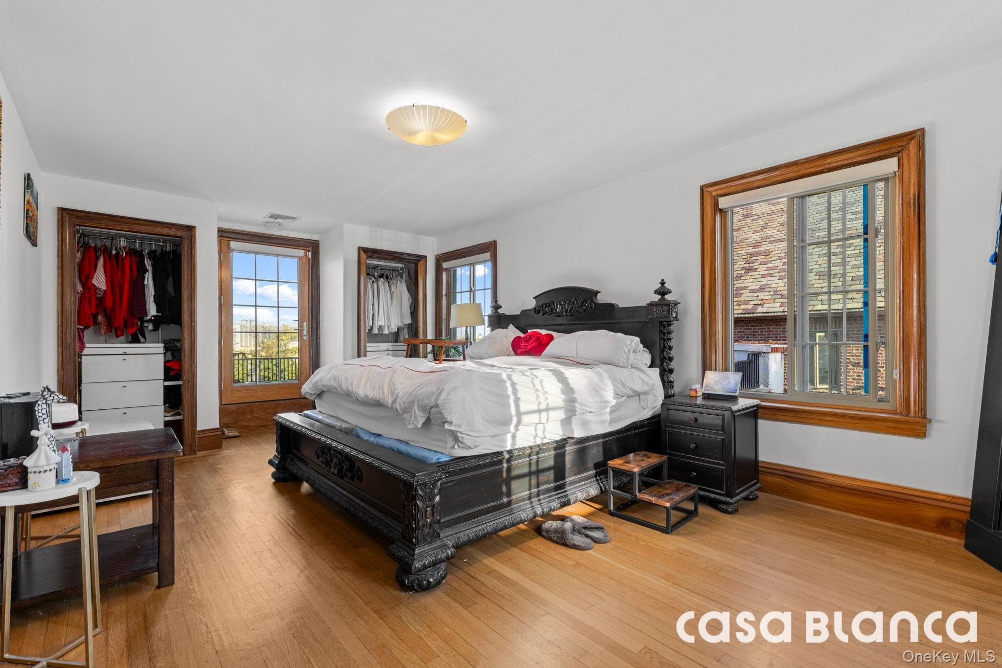 10511 Ditmars Boulevard thumbnail 19