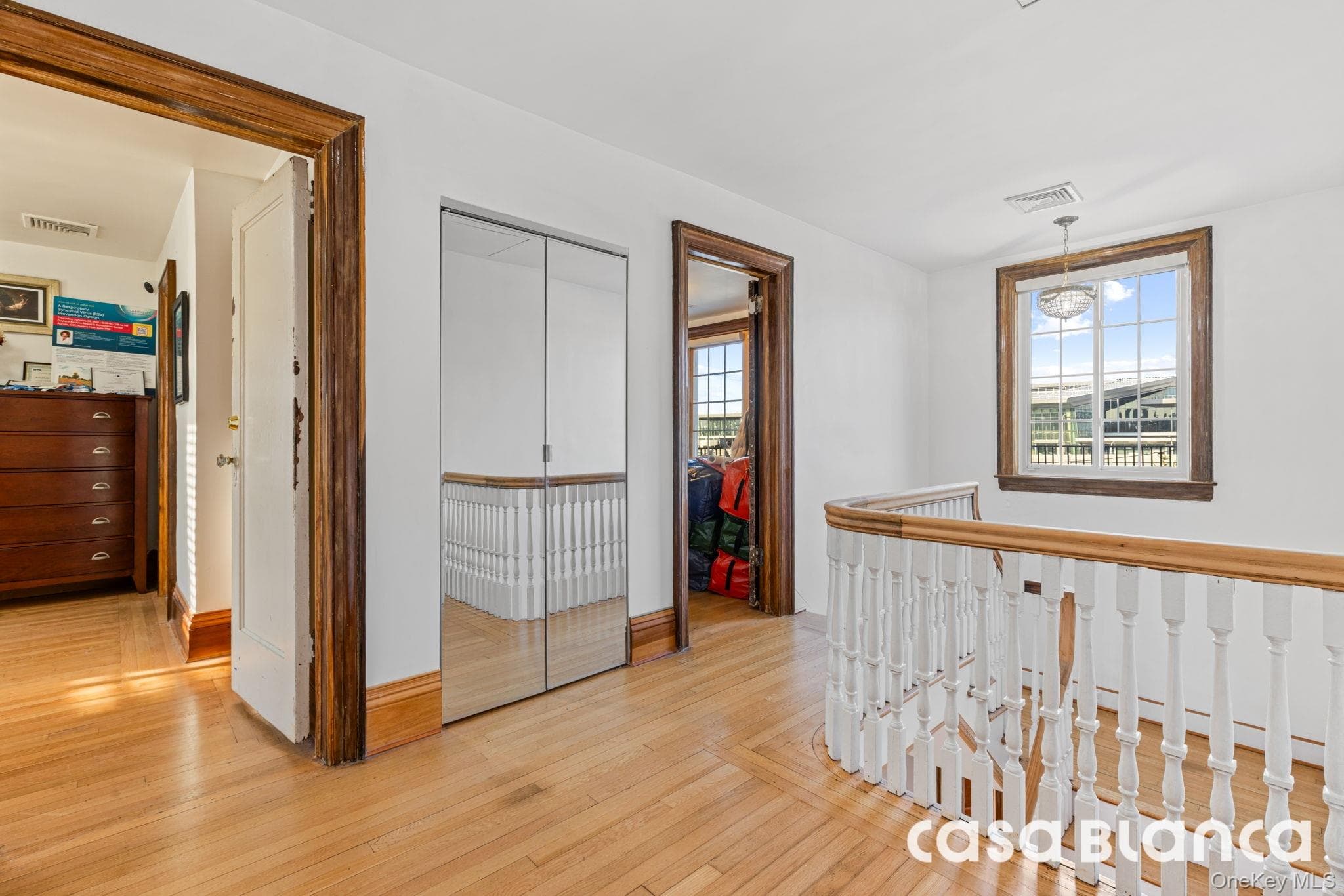 10511 Ditmars Boulevard thumbnail 15