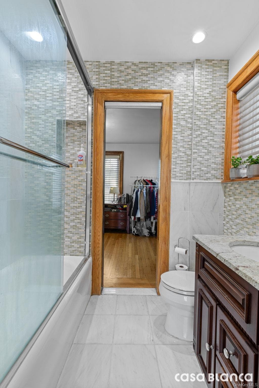 10511 Ditmars Boulevard thumbnail 17