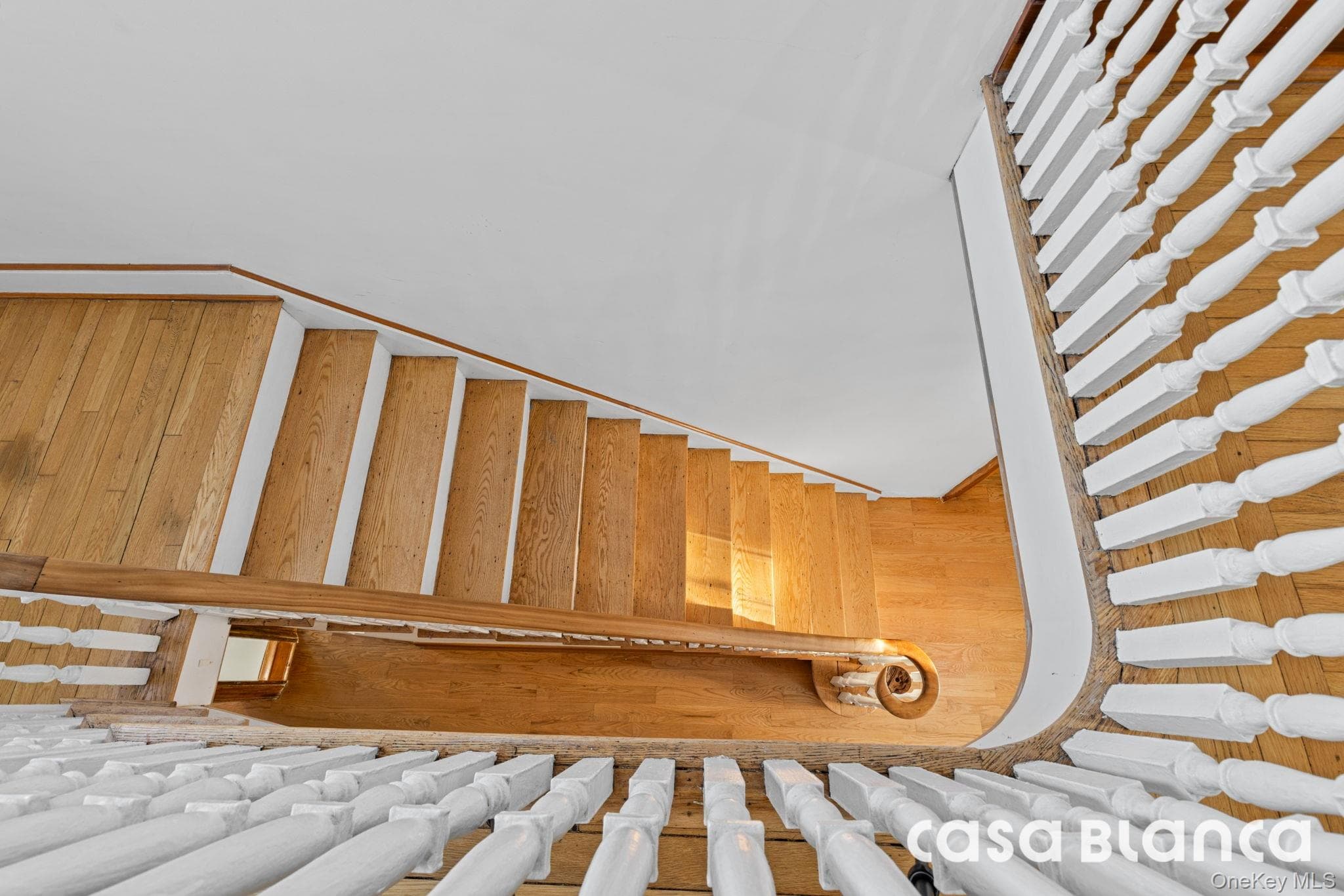 10511 Ditmars Boulevard thumbnail 4