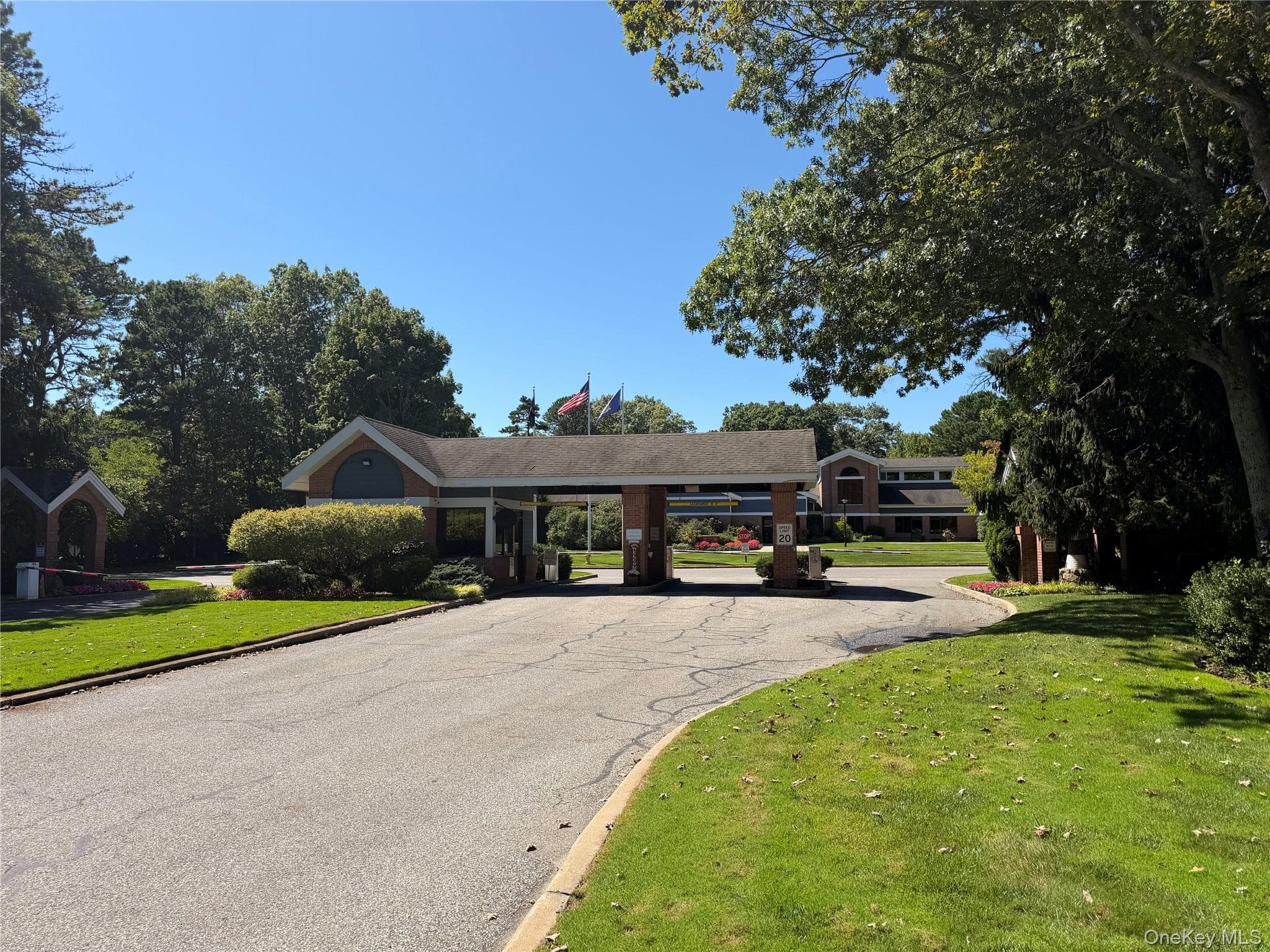 7 Sagaponack Court thumbnail 2
