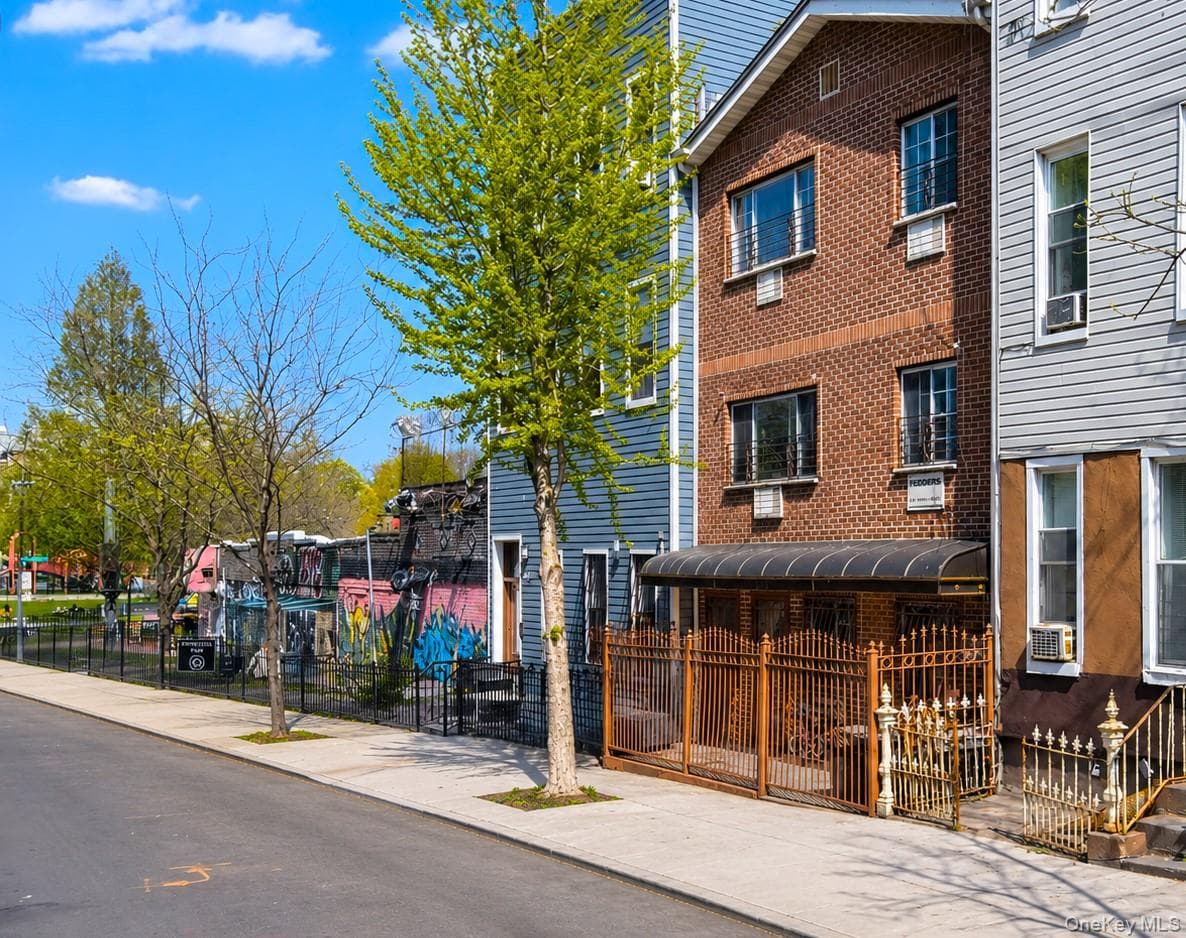 1140 Willoughby Avenue thumbnail 2