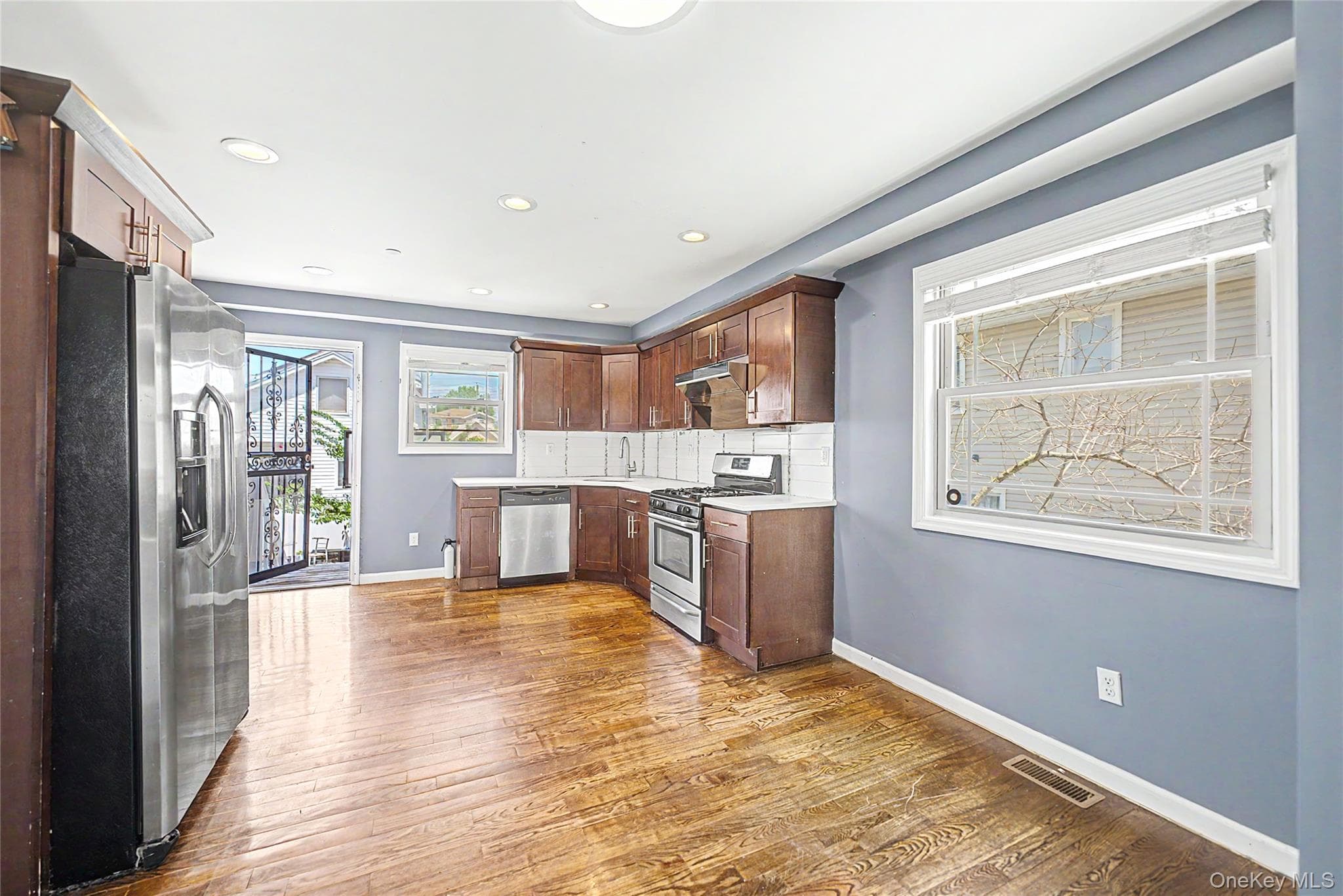 10205 Davenport Court thumbnail 4
