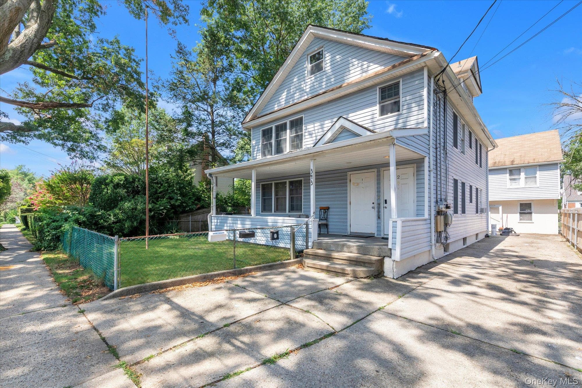 343 Roslyn Avenue, Carle Place