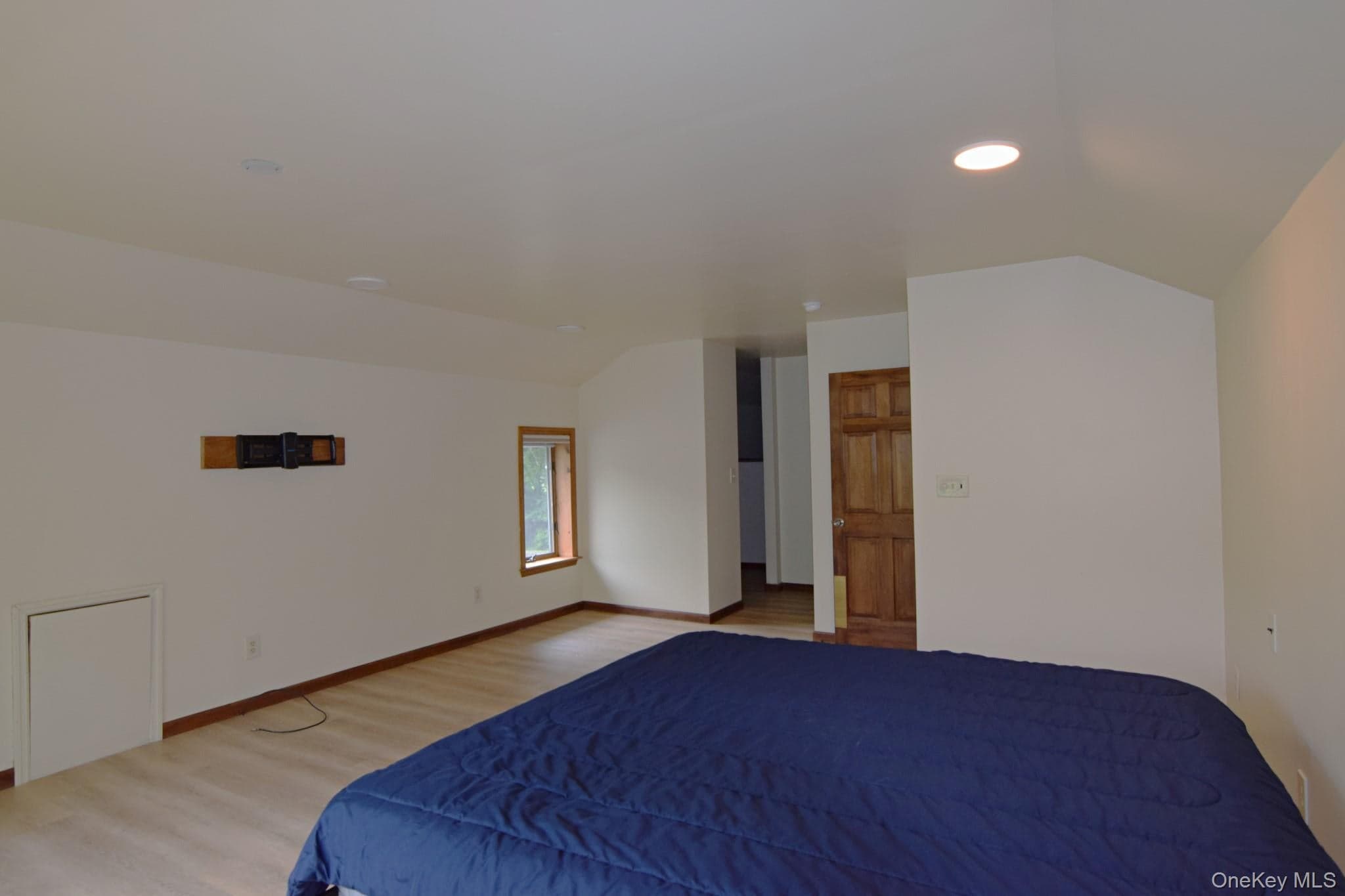 13 Waters Drive thumbnail 14