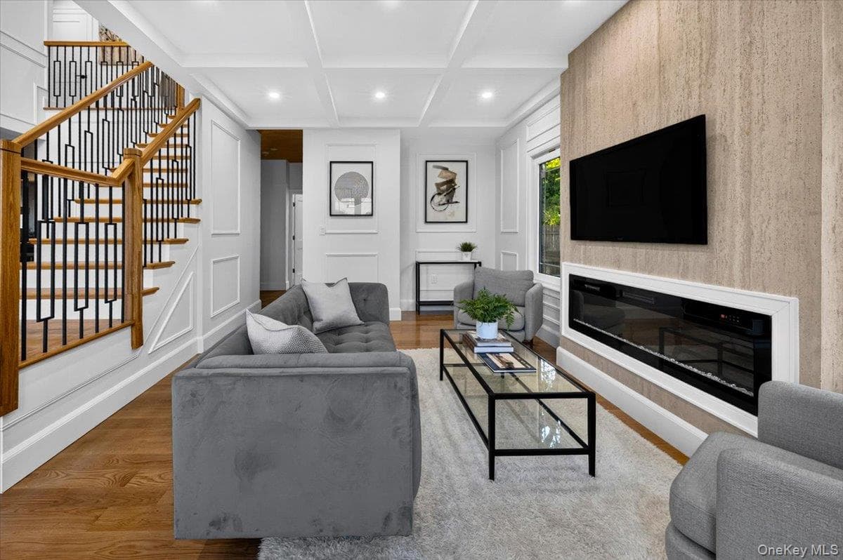 112 Old Oak Lane thumbnail 5