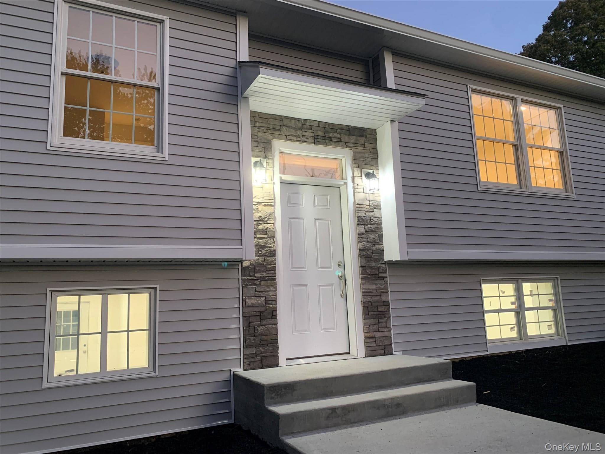6 Horseshoe Drive, Poughkeepsie