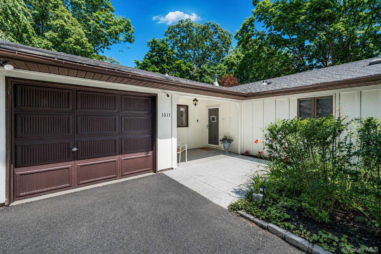 1011 Old Town Road, Coram