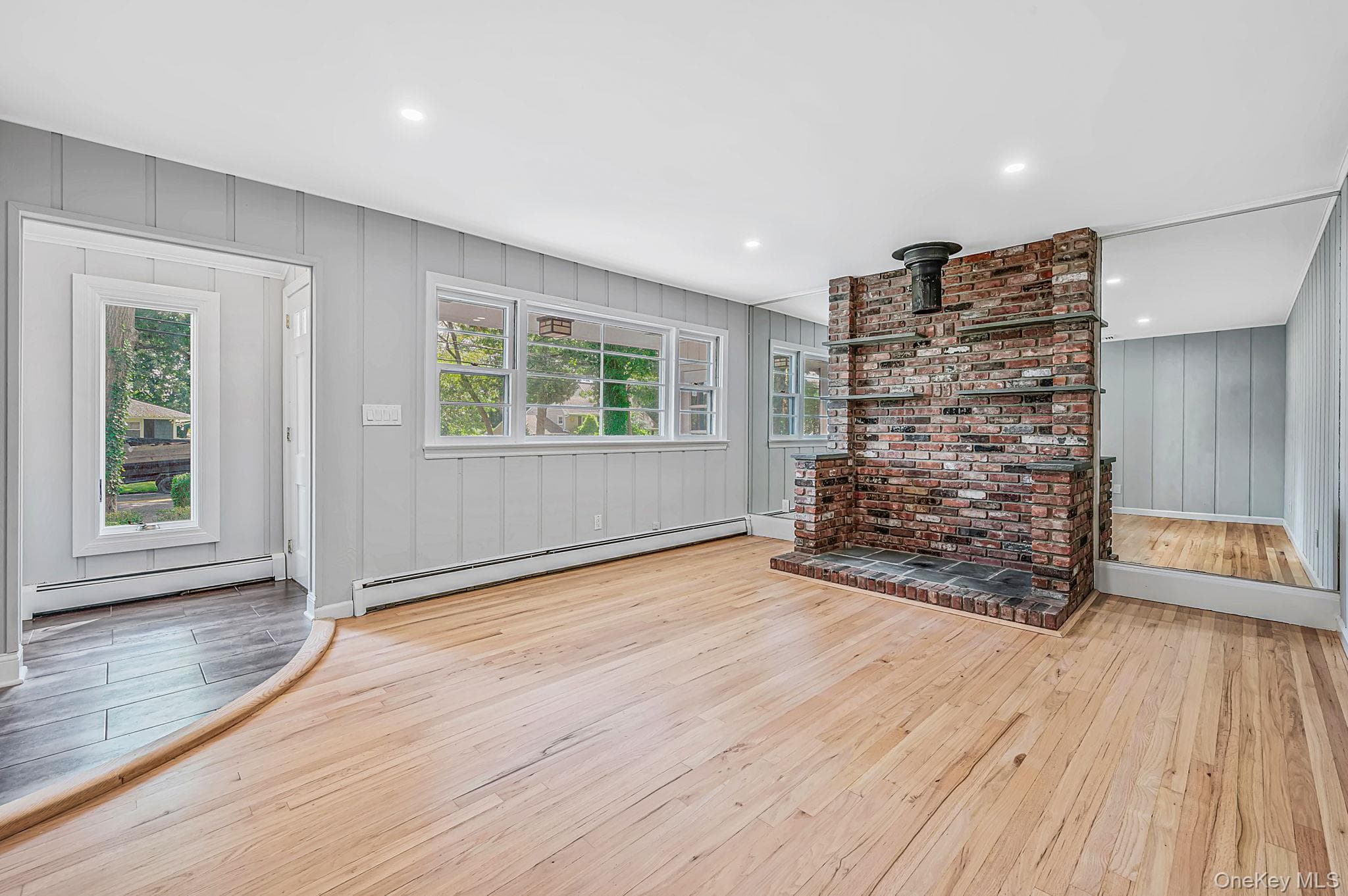 194 Phyllis Drive thumbnail 2