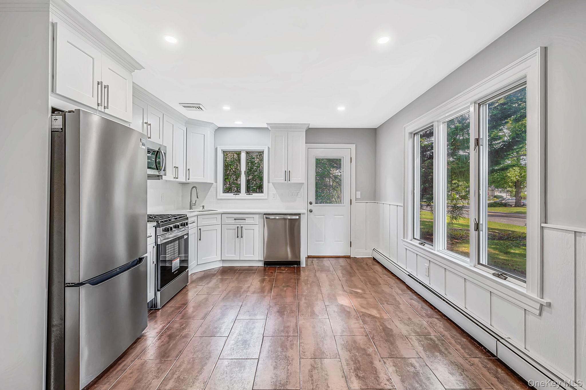 194 Phyllis Drive thumbnail 5