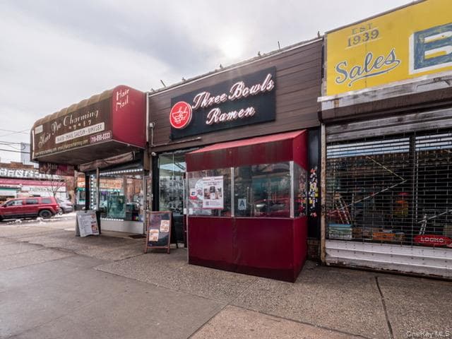 63-28 Roosevelt Avenue thumbnail 2