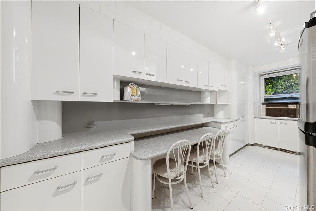 2575 Palisade Avenue Unit: 1L thumbnail 8