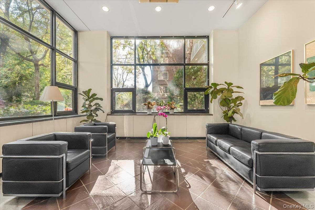 2575 Palisade Avenue Unit: 1L thumbnail 18