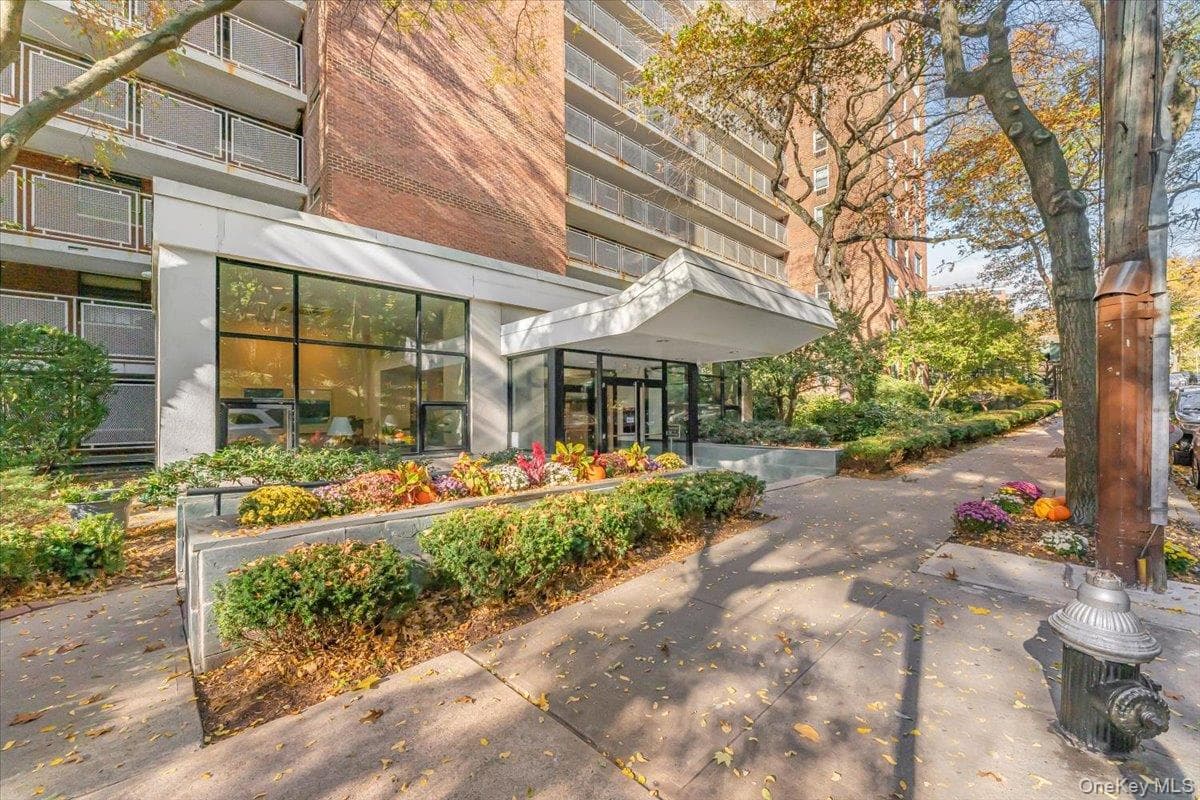 2575 Palisade Avenue Unit: 1L thumbnail 17