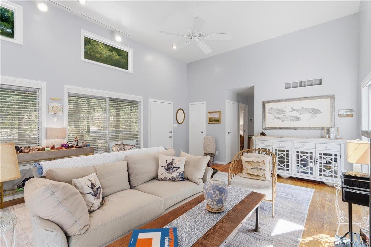 10 Glenmore Drive thumbnail 23