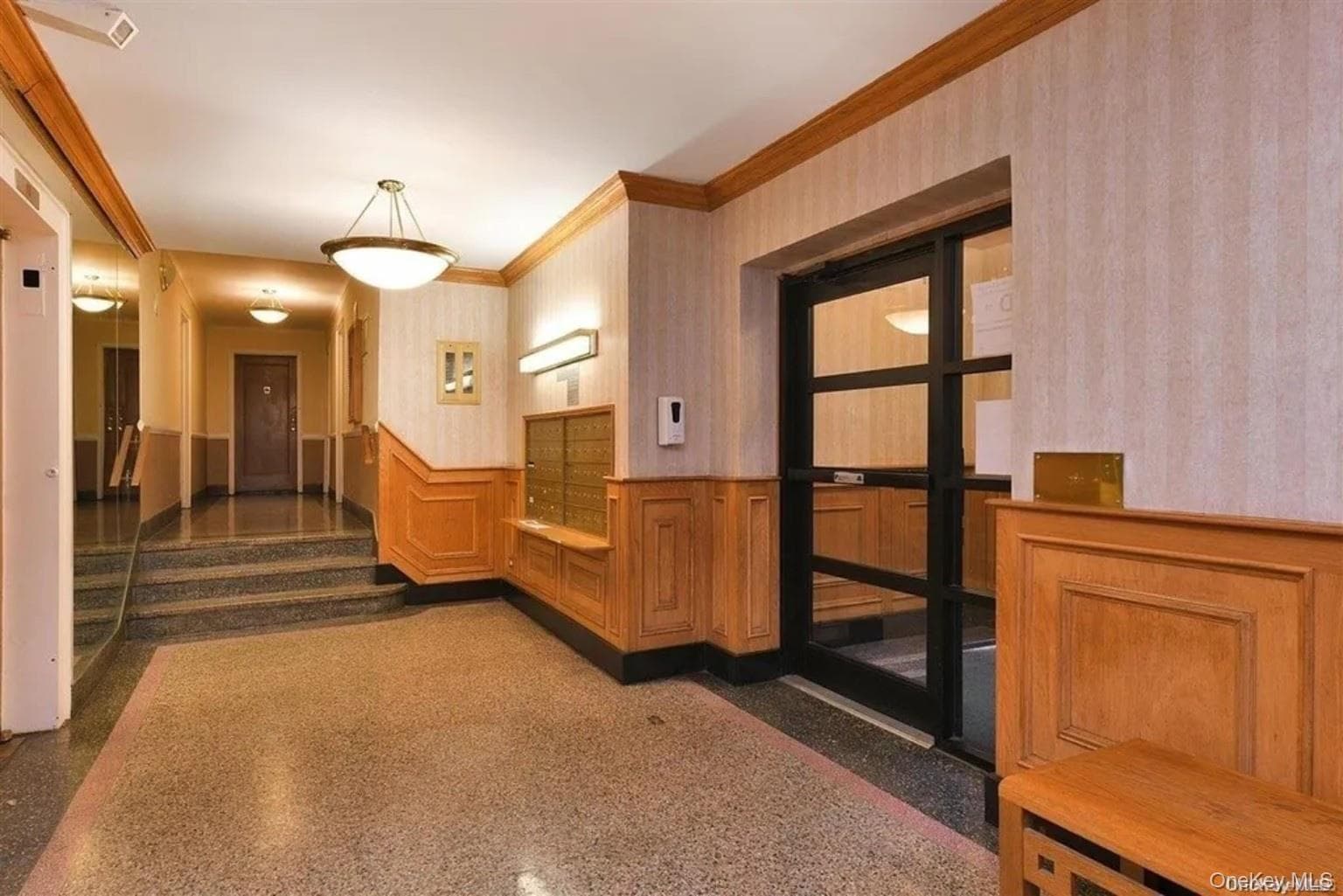 140-35 Burden Crescent Unit: 402 thumbnail 2