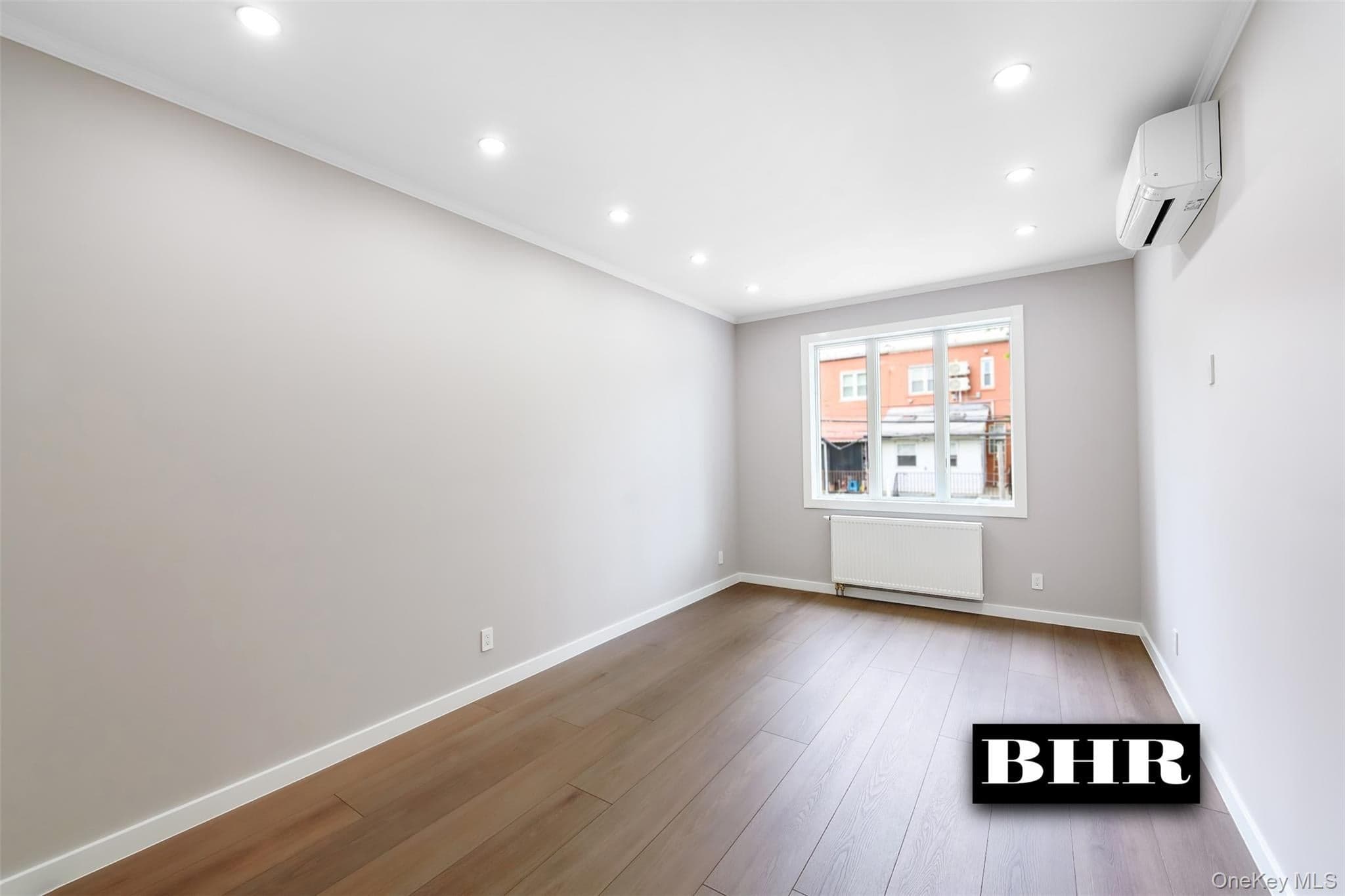 2636 E 7th Street thumbnail 22