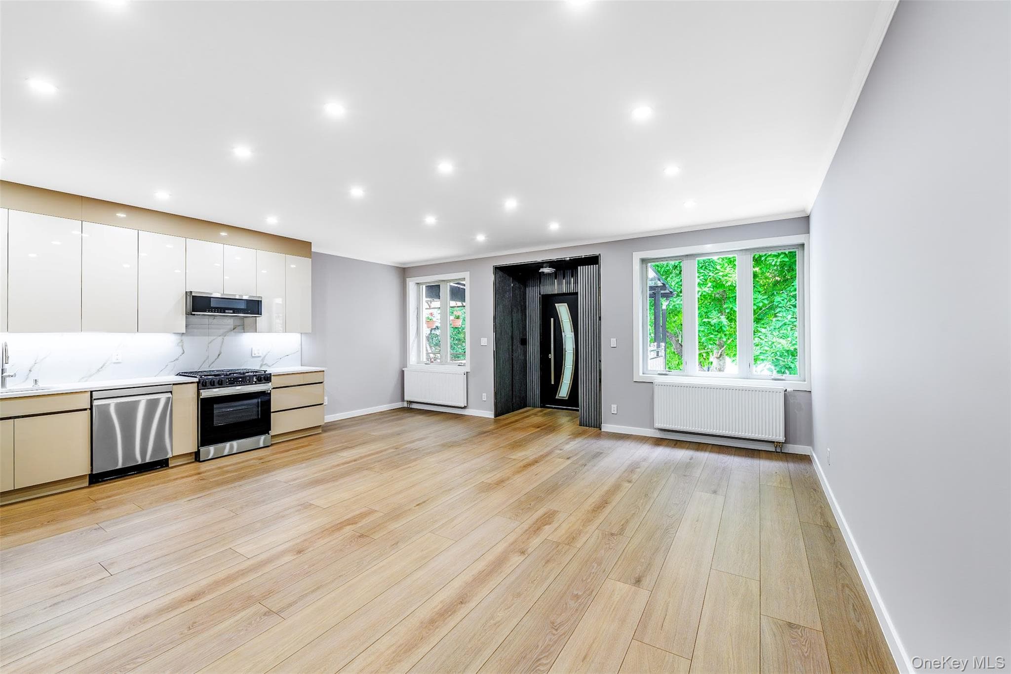 2636 E 7th Street thumbnail 6
