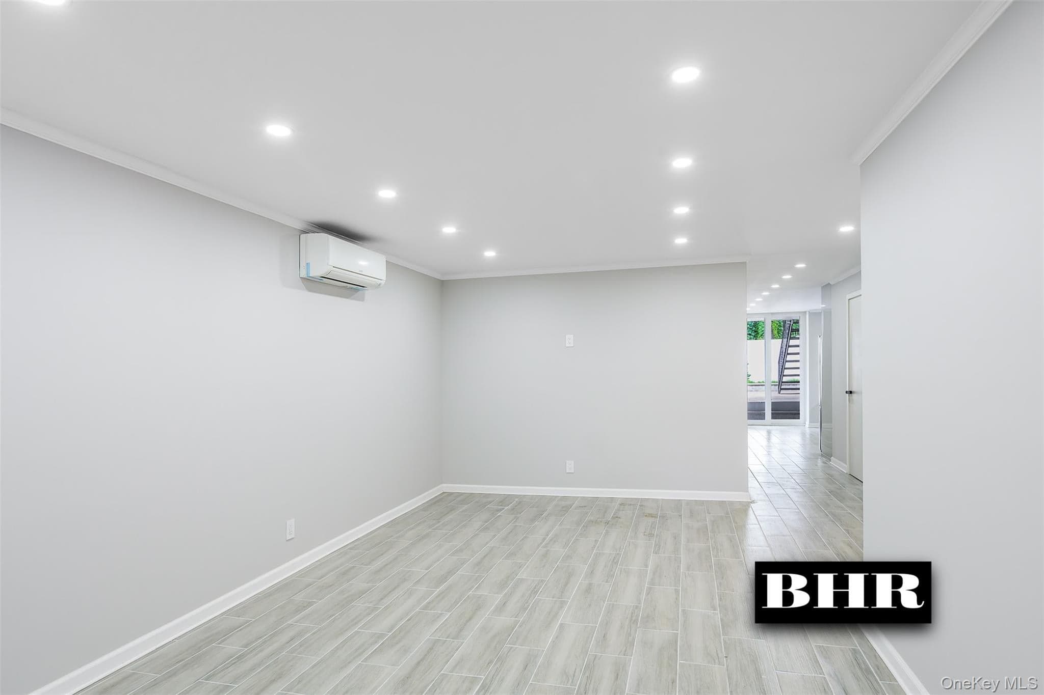 2636 E 7th Street thumbnail 28