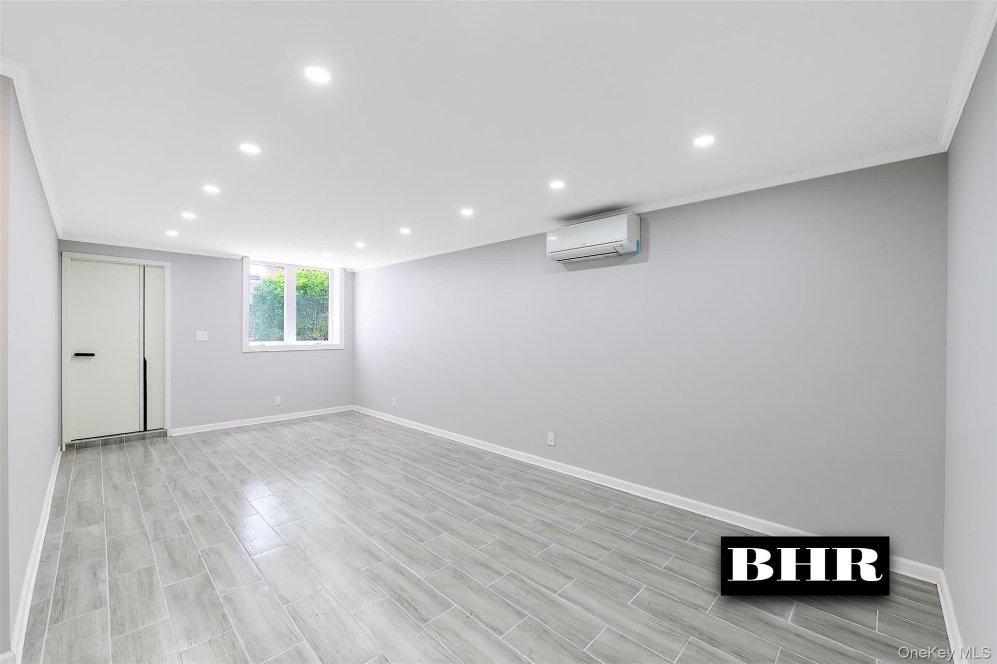 2636 E 7th Street thumbnail 29