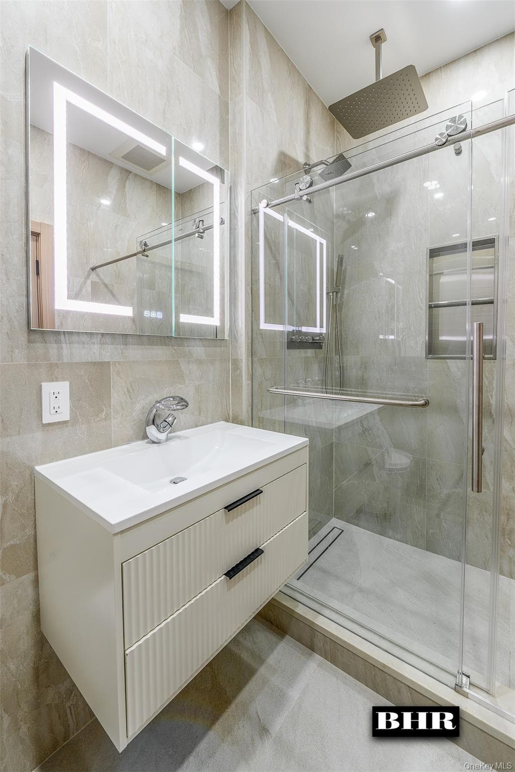 2636 E 7th Street thumbnail 15